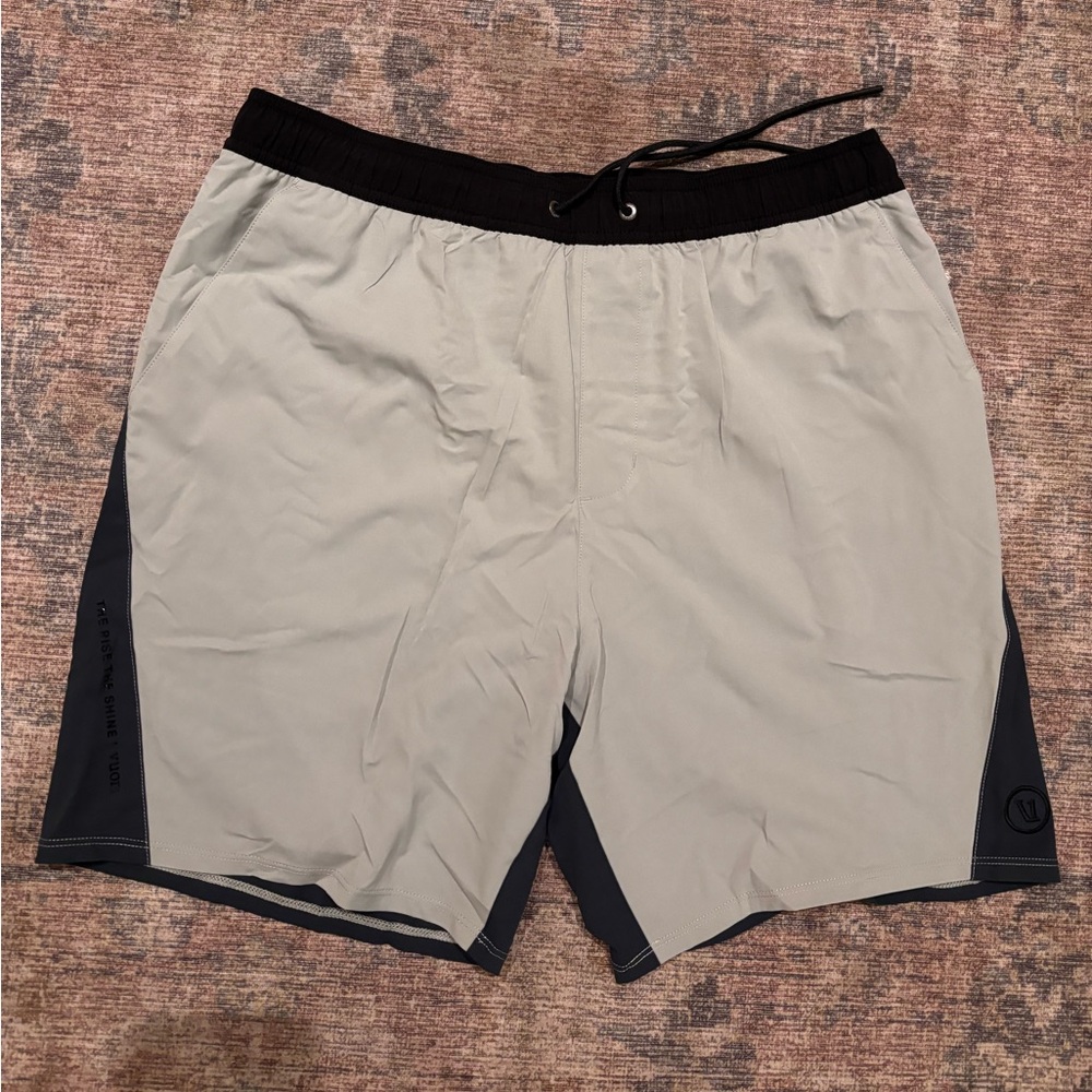 NWT Vuori Chromatic Kore Short 7.5”